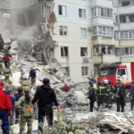 In einer russischen Grenzstadt ist nach schwerem Beschuss ein Wohnblock