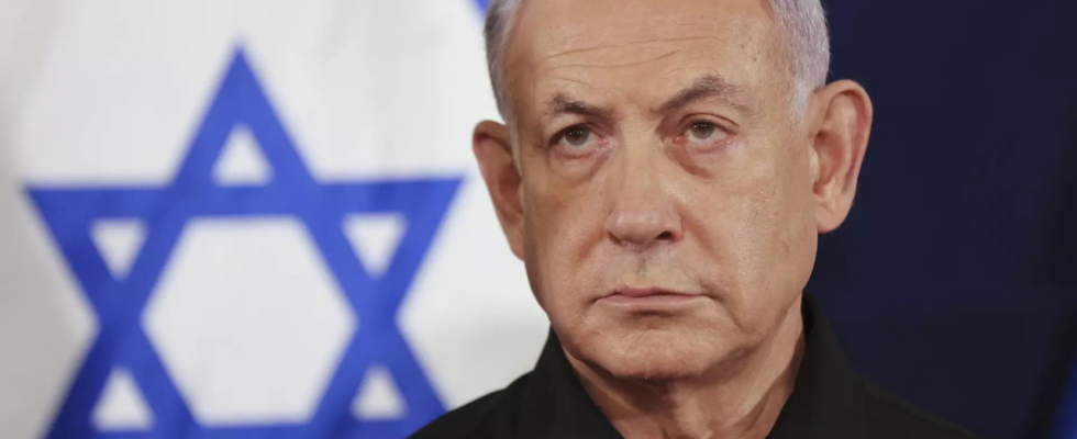 Israels Kriegskabinett ist in Aufruhr aber Bibi ist „sicher