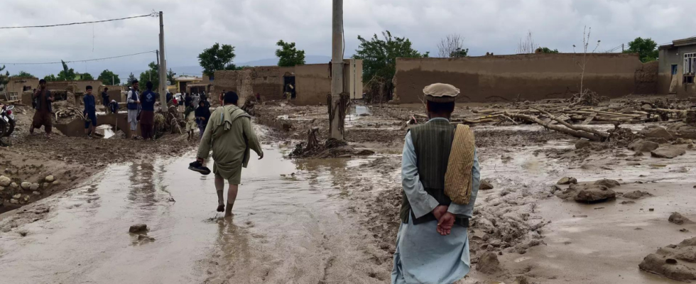 Mindestens 200 Tote bei Sturzfluten in Afghanistan Tausende Haeuser zerstoert