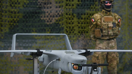 NATO Staaten wollen „Drohnenmauer entlang der russischen Grenze — RT Weltnachrichten