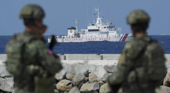 Philippinen schicken Schiffe zum umstrittenen Atoll wo China eine „kuenstliche