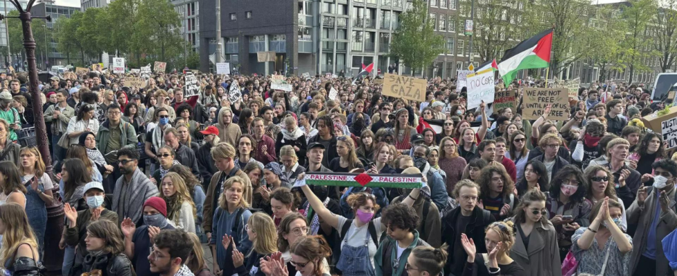 Pro palaestinensische Demonstranten besetzen ueber Nacht die Amsterdamer Universitaet berichten lokale