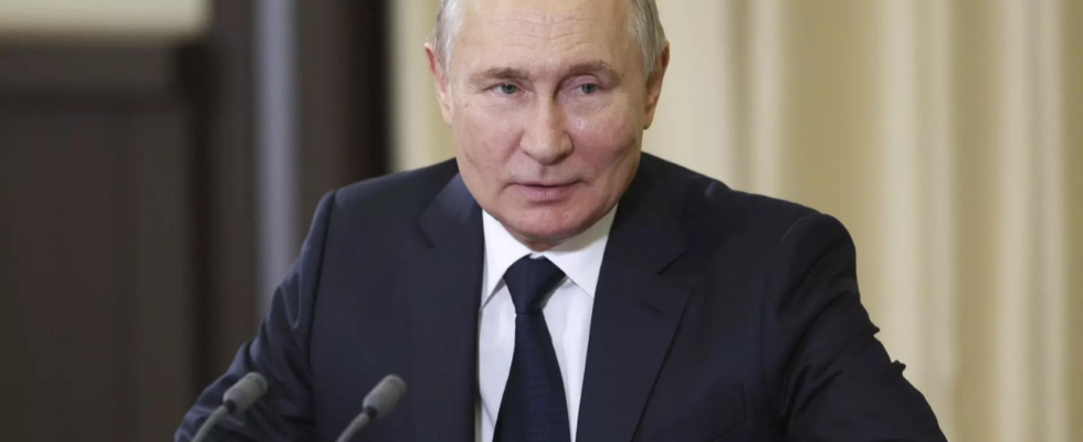 Putin stellt die politische Legitimitaet Selenskyjs in Frage da keine