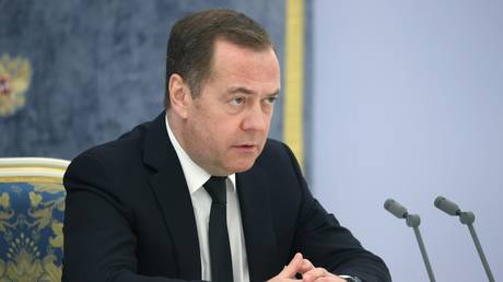 Selenskyj ist ein „legitimes militaerisches Ziel – Medwedew – World