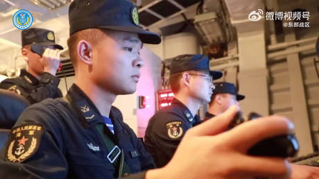 Taiwan versetzt das Militaer in hoechste Alarmbereitschaft – World