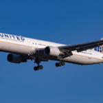 United Airlines Flug nach Triebwerksbrand am Flughafen Chicago abgebrochen