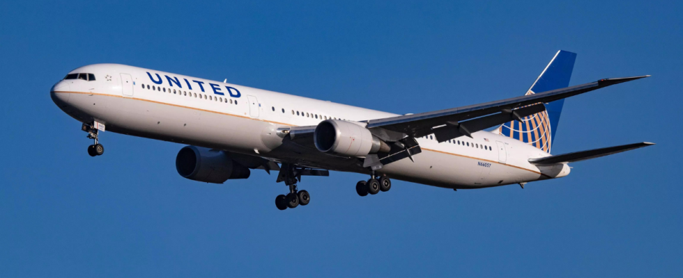 United Airlines Flug nach Triebwerksbrand am Flughafen Chicago abgebrochen