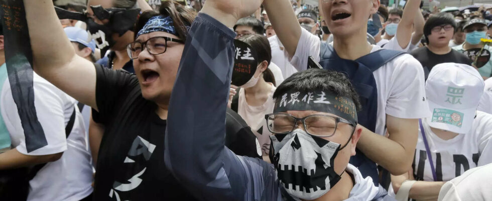 Warum Demonstranten in Taiwan wuetend auf die Gesetzgeber sind