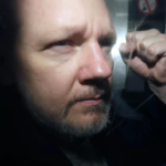 WikiLeaks Gruender Julian Assange steht vor dem Tag des US Auslieferungsgerichts