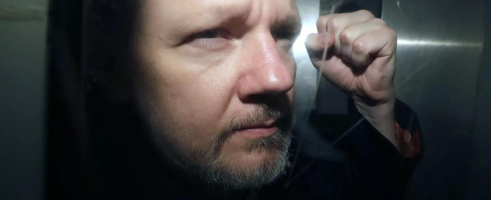 WikiLeaks Gruender Julian Assange steht vor dem Tag des US Auslieferungsgerichts