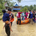 Zerstoerte Haeuser beschaedigte Strassen bei Ueberschwemmungen in Indonesien Erdrutsche mindestens