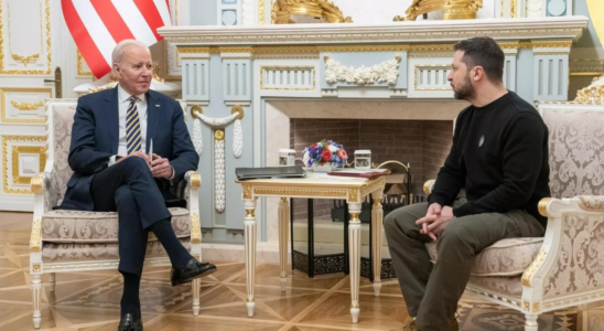 „Das waere als wuerde man Putin applaudieren Selenskyj draengt Biden