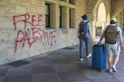 13 Demonstranten die das Buero des Praesidenten in Stanford besetzten