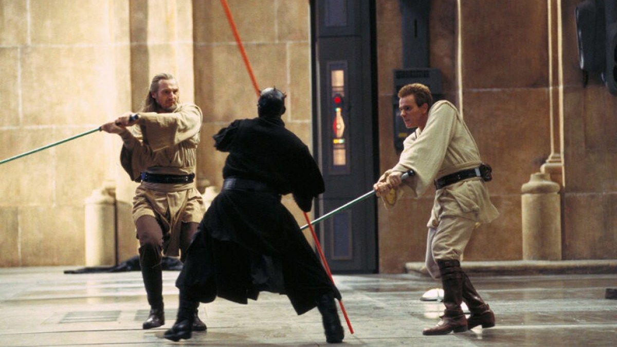 Ein Standbild hinter den Kulissen des entscheidenden Lichtschwertduells in Star Wars: Die dunkle Bedrohung