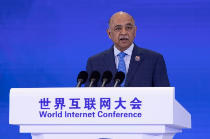 Arvind Krishna, CEO und Vorsitzender von IBM, spricht auf dem Wuzhen Summit der World Internet Conference 2023