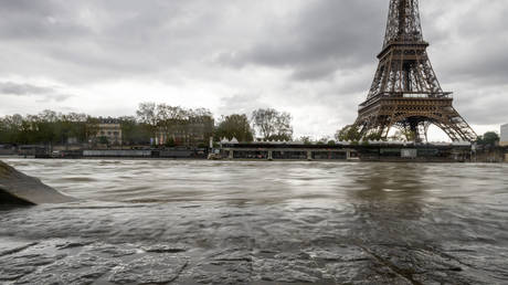 50000 Kubikmeter Abwasser fliessen in den Pariser Hauptfluss — World