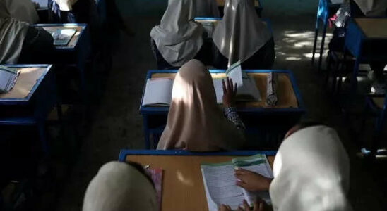 Amnesty International fordert Taliban auf weiterfuehrende Schulen fuer Maedchen wieder