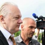Assange bekennt sich der Spionage schuldig — World