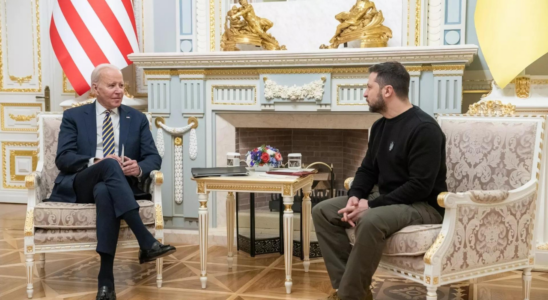 Biden trifft sich in Paris mit dem ukrainischen Praesidenten Selenskyj