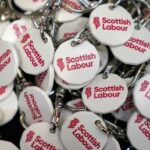 Britische Labour Partei laesst Kandidaten fallen weil dieser 2018 RT Inhalte geteilt