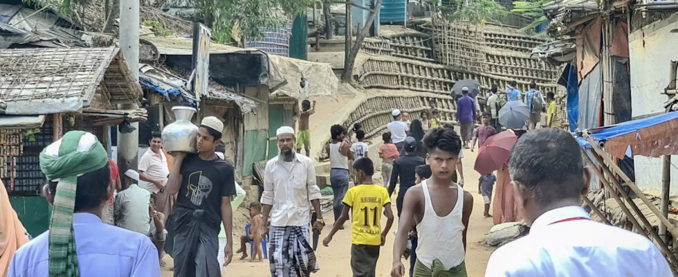 Drei Rohingyas in Bangladesch nach Zusammenstoessen zwischen rivalisierenden Gruppen um