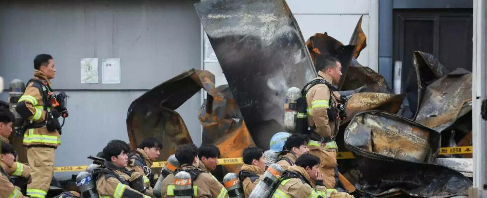Ermittler durchsuchen Wrack nach Brand einer Lithiumbatterie in Seoul bei