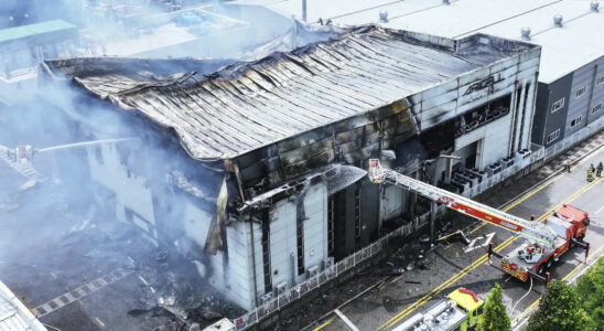 Fabrikbrand in Suedkorea 20 Leichen in ausgebrannter Batteriefabrik in Seoul