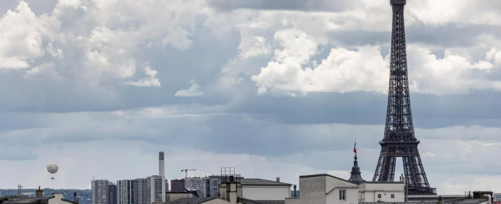 Frankreich verhaftet drei Personen nach Abstellen von Saergen am Eiffelturm