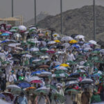 Hohe Temperaturen versengen Pilger auf der Hadsch in Saudi Arabien