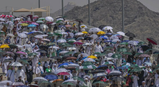 Hohe Temperaturen versengen Pilger auf der Hadsch in Saudi Arabien