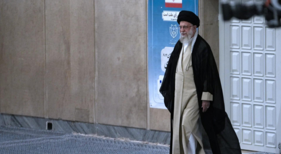 Im Iran gibt es schwankende Wahlergebnisse die einen Wahlkampf zwischen