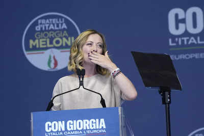 Italiens Giorgia Meloni gewinnt EU Wahl waehrend die extreme Rechte im