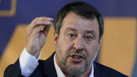 Italiens Praesident Salvini fordert zehnjaehrige Haftstrafe fuer Leihmutterschaft — RT
