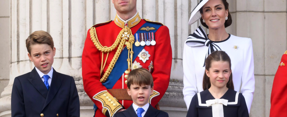 Neuigkeiten aus der koeniglichen Familie Kate Middleton trug bei Trooping