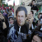 Pakistan hebt Verurteilung des ehemaligen Premierministers wegen Hochverrats auf —
