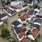Rettungskraft stirbt bei Hochwasser in Sueddeutschland