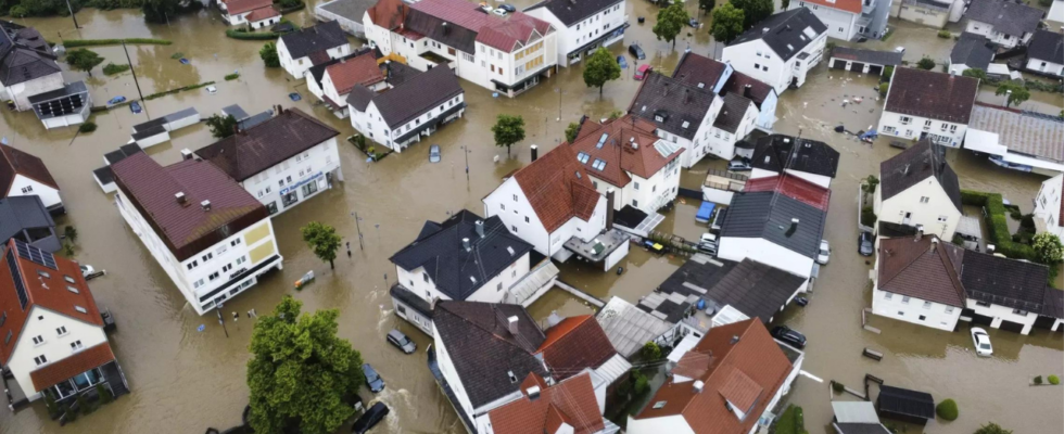 Rettungskraft stirbt bei Hochwasser in Sueddeutschland