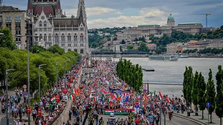 Riesige Antikriegskundgebung in der Hauptstadt des NATO Mitgliedslandes VIDEOS — World