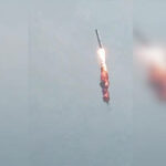 SEHEN SIE WIE EINE CHINESISCHE Rakete waehrend eines Tests abstuerzt