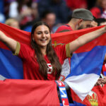 SEHEN SIE wie serbische Fans bei der EM 2024 „Wladimir
