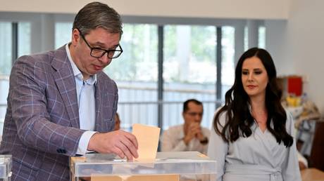 Serbiens russlandfreundliche Regierungspartei erringt klaren Sieg bei Kommunalwahlen — World