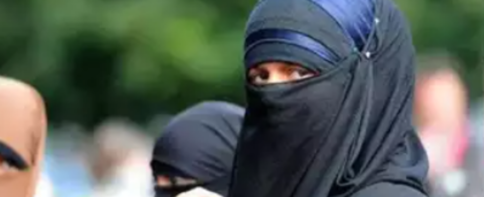 Tadschikistan verbietet Hijab im Rahmen einer Kampagne gegen oeffentliche Religiositaet
