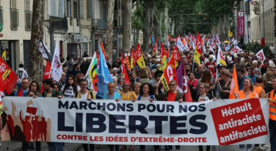 Tausende demonstrieren in ganz Frankreich gegen die extreme Rechte