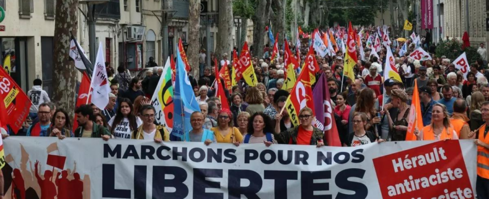 Tausende demonstrieren in ganz Frankreich gegen die extreme Rechte