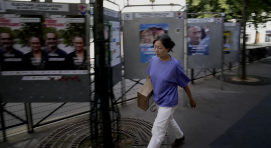 Wahllokale fuer die wichtigen vorgezogenen Parlamentswahlen in Frankreich geoeffnet