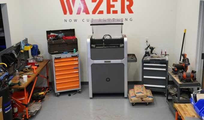 Wazer Pro macht Desktop Wasserstrahlschneiden erschwinglicher