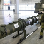 Wladimir Putin ordnet Produktion verbotener Raketen an nachdem er den
