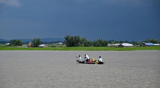 Acht Tote zwei Millionen Betroffene durch Ueberschwemmungen in Bangladesch