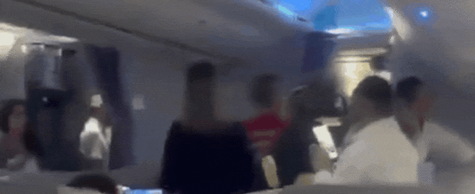Air Europa Flug muss nach schweren Turbulenzen notlanden ueber 20 Passagiere