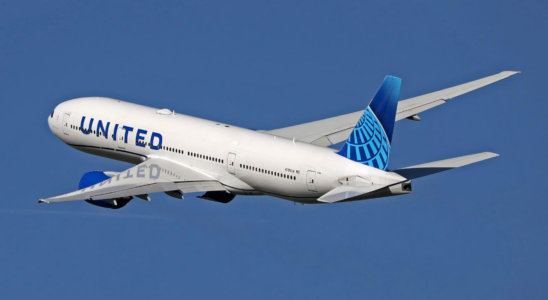 Boeing Maschine von United Airlines verliert nach dem Start in Los